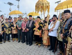 Pemberian gelar kehormatan berupa gelar sang sako, kepada Gubernur Riau Drs syamsuar msi.