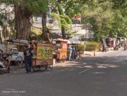 Pedagang Kaki Lima Meningkat di Jalan Taman Kebon Sirih-Thamrin, Jakarta Pusat