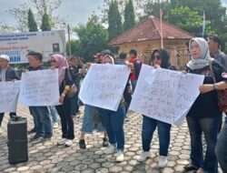 Ratusan Wartawan Datangi Gedung DPRD Way Kanan, Tuntut Masda Yulita Minta Maaf