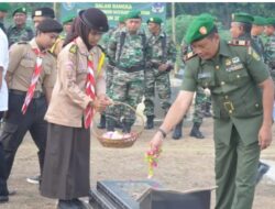 Sambut HUT Korem 043/Gatam Ke-77, Anggota Kodim 0427/Way Kanan Bersama Anggota Persit Ziarah Ke Taman Makam Pahlawan