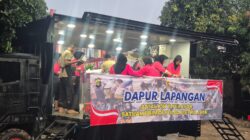 Bhayangkari Batalyon D Brimob Polda Metro Jaya Gelar Dapur Lapangan Bantu Korban Banjir di Bekasi