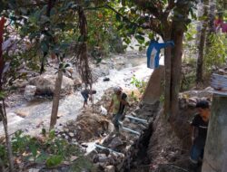 PEMERINTAH KABUPATEN SOLOK BANGUN KEMBALI AKSES JALAN YANG RUNTUH AKIBAT Di TERJANG BANJIR BANDANG Di NAGARI SUNGAI JAMBUR