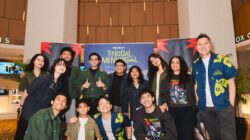 Unik Seperti Filmnya, Jumpa Pers Tinggal Meninggal Justru Jadi Ajang Para Crew & Cast Mewawancarai Media